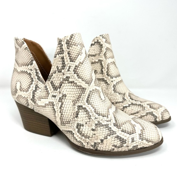 SO Shoes - SO° Barb Bone Women's Snake Ankle Boots